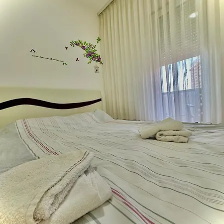 Clover Apartment